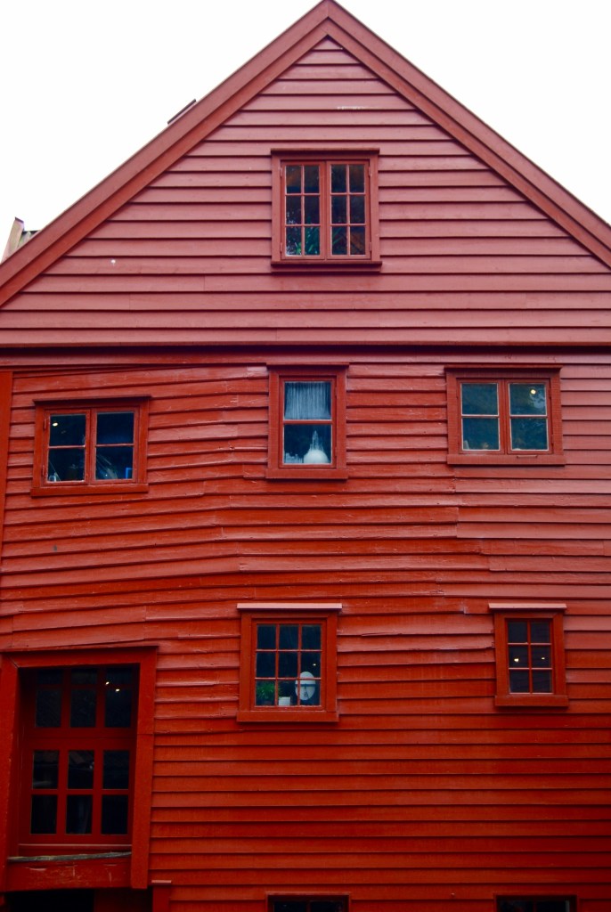 Bergen windows (August 2016). By Amy Feldtmann. 