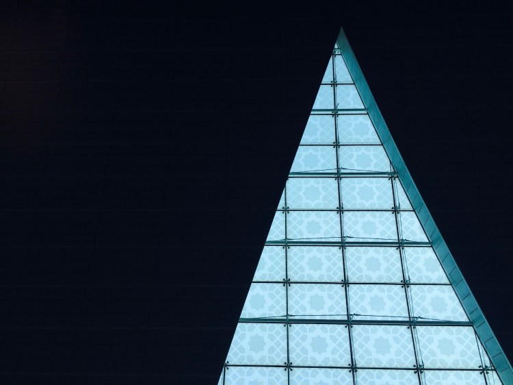Dubai Airport window (August 2016). By Amy Feldtmann. 